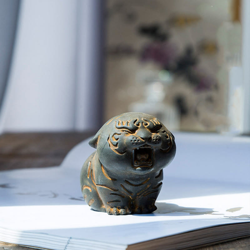 Foviel Mini Statue de tigre mignon en résine coulée pour décoration intérieure contre la rouille et la poudre de fer