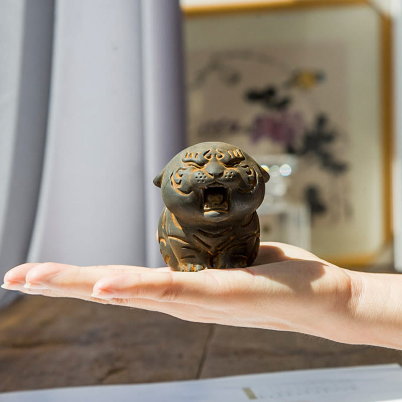 Foviel Mini Statue de tigre mignon en résine coulée pour décoration intérieure contre la rouille et la poudre de fer