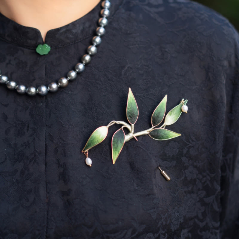 Broche bambou vert en soie de mûrier et fleur de velours faite main Foviel Yangzhou