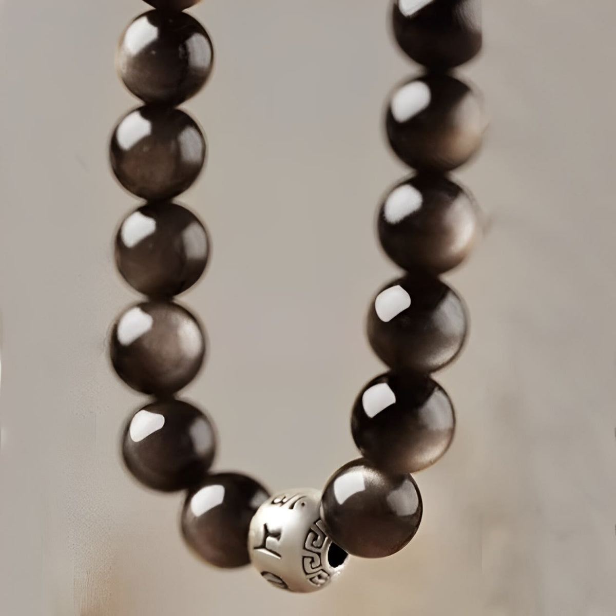Foviel Natürliches Silber Sheen Obsidian Om Mani Padme Hum Schutz Armband