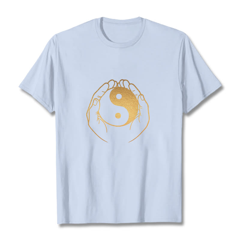 T-shirt Foviel Hands Holding A Golden Yin Yang