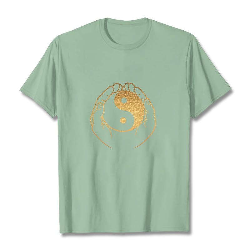T-shirt Foviel Hands Holding A Golden Yin Yang