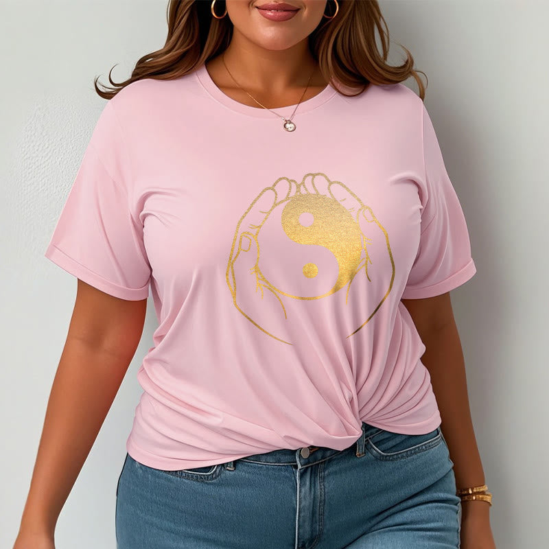 T-shirt Foviel Hands Holding A Golden Yin Yang