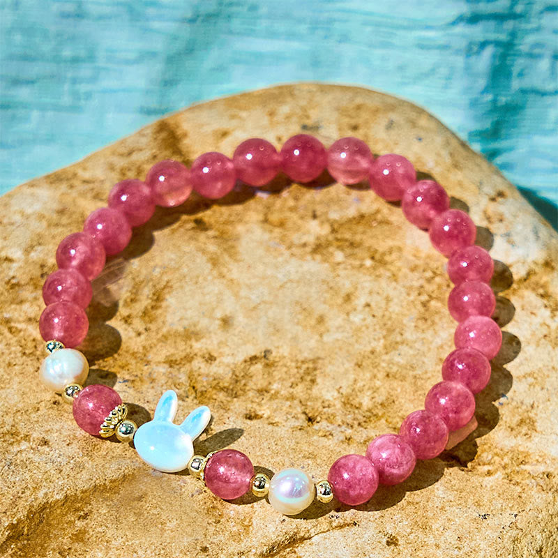 Bracelet de guérison Foviel avec quartz fraise, perle, chat et lapin