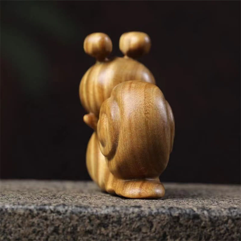 Décoration de bureau Foviel Mini escargot sculpté en bois de santal vert