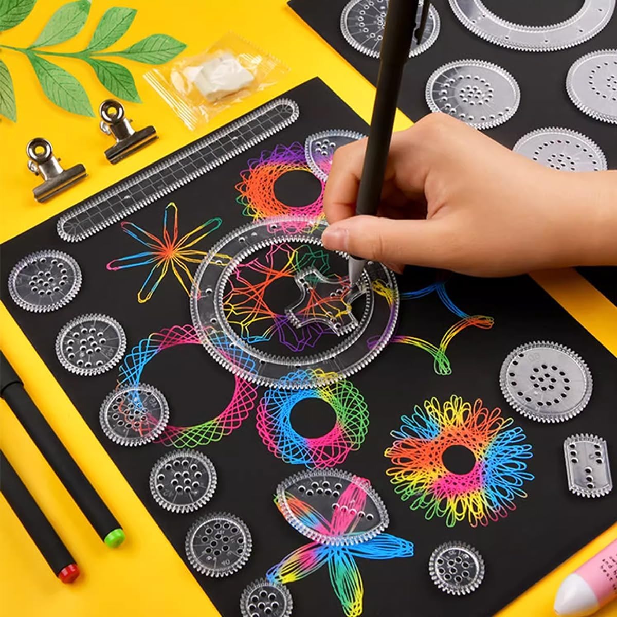 Juego de patrones geométricos de dibujo artístico en espiral - 938
