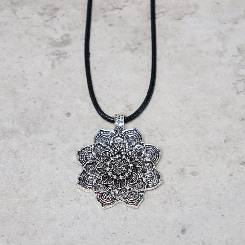 Pendentif collier bénédiction lotus tibétain Foviel