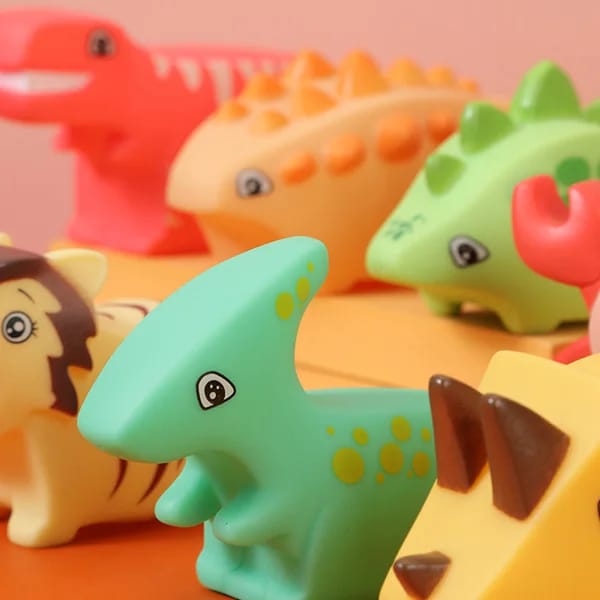 Fidtoy Soft Water Sprinkler Bath Sensory Toy 6 Pieces, Dinosaur Bath Toys for Baby and Toddler Water Play, Rubber Squeeze Floating Spray Toys for Bathtub, Grass and Beach Play