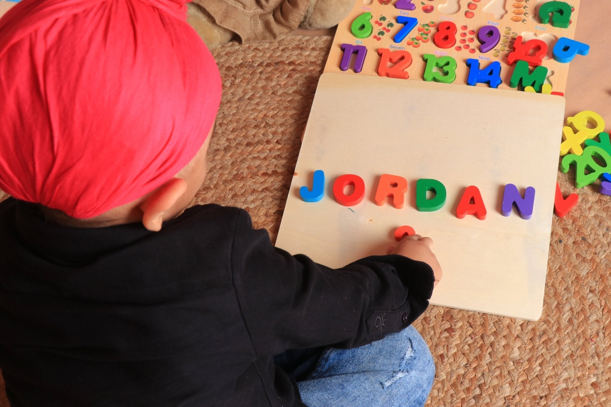 Tabla de letras de madera 3D de alfabeto ABCD mayúscula con impresiones ilustradas