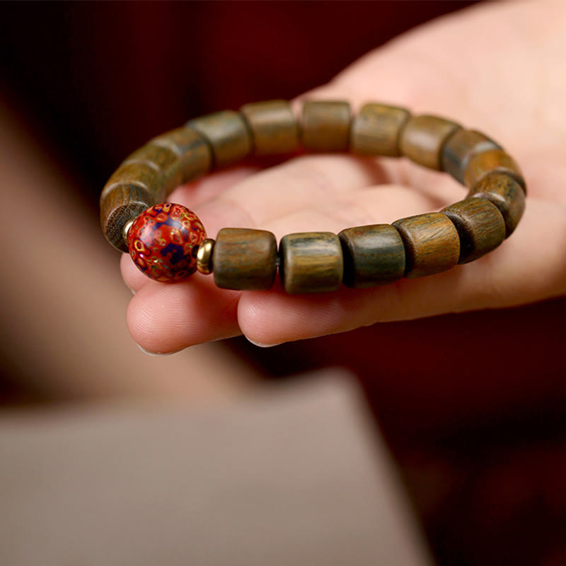 Foviel Natürliches grünes Sandelholz Kleines Blatt rotes Sandelholz Lack Perle Peace Armband