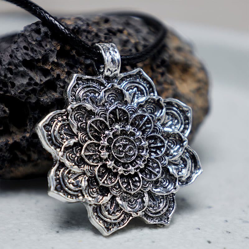 Pendentif collier bénédiction lotus tibétain Foviel
