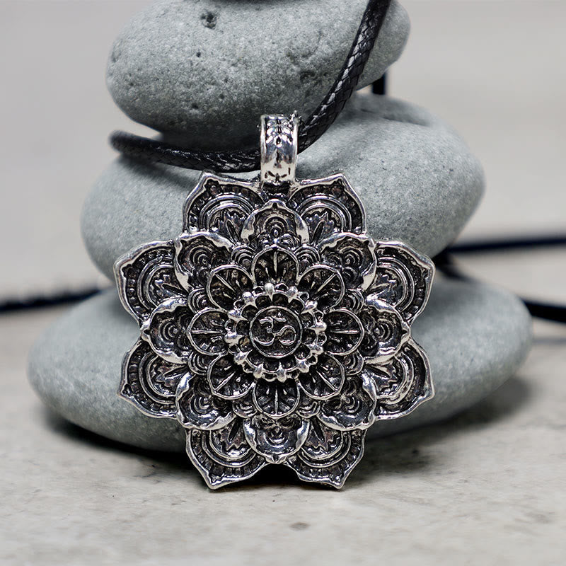Pendentif collier bénédiction lotus tibétain Foviel