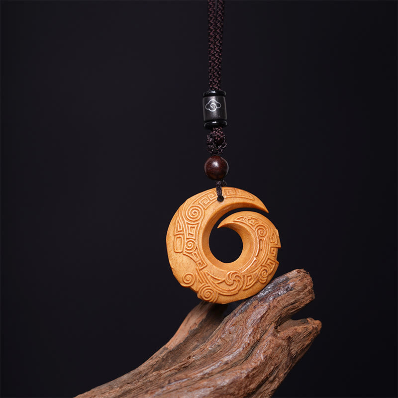 Pendentif collier Foviel en bois d'ébène et bois de santal, motif design porte-bonheur et paix