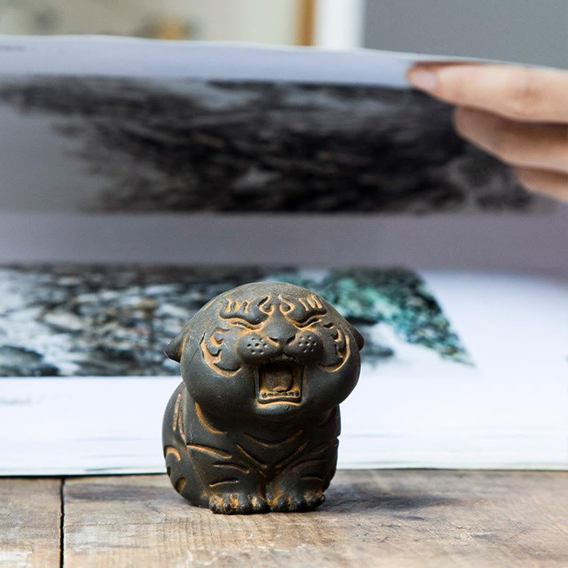 Foviel Mini Statue de tigre mignon en résine coulée pour décoration intérieure contre la rouille et la poudre de fer