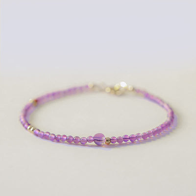 Bracelet de méditation pour la paix intérieure Foviel en perles d'améthyste naturelle ultra-fines de 2 mm et cuivre plaqué or 14 carats