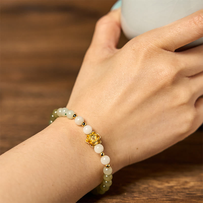 Bracelet Abondance Foviel en jade de Khotan naturel dégradé motif lotus