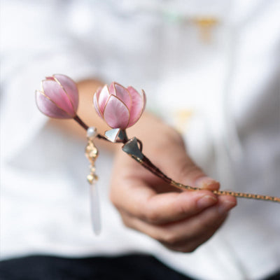 Foviel Handgefertigt Yangzhou Velvet Blume Mulberry Seide Lila Magnolia Brosche Haarnadel