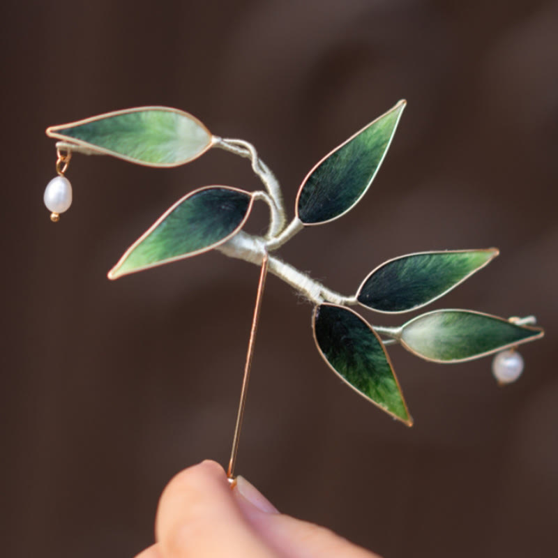 Broche bambou vert en soie de mûrier et fleur de velours faite main Foviel Yangzhou