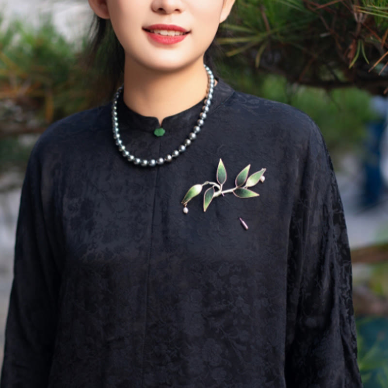 Broche bambou vert en soie de mûrier et fleur de velours faite main Foviel Yangzhou