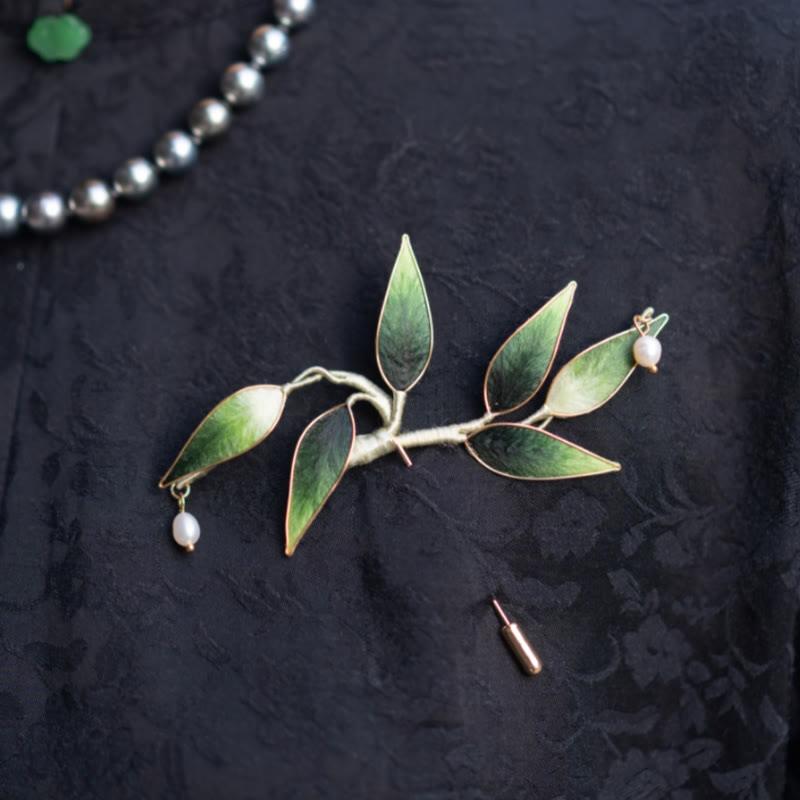 Broche bambou vert en soie de mûrier et fleur de velours faite main Foviel Yangzhou