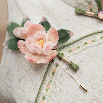 Broche fleur de pêcher en soie de mûrier et velours fait main Yangzhou Foviel