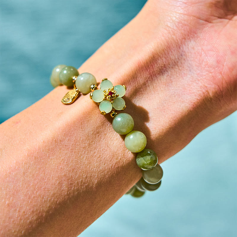 Bracelet porte-bonheur Foviel en jade vert avec motif floral et caractère Fu