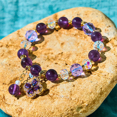 Bracelet fleur en améthyste naturelle et perle, symbole de transformation positive