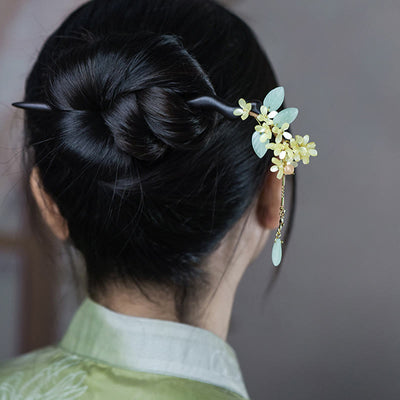 Épingle à cheveux équilibrée Foviel en bois d'ébène naturel avec pompon d'osmanthe
