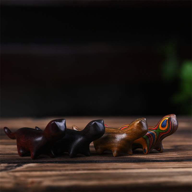 Mini chat porte-bonheur décoratif Foviel en bois de santal vert, bois de santal rouge à petites feuilles, ébène et bois arc-en-ciel