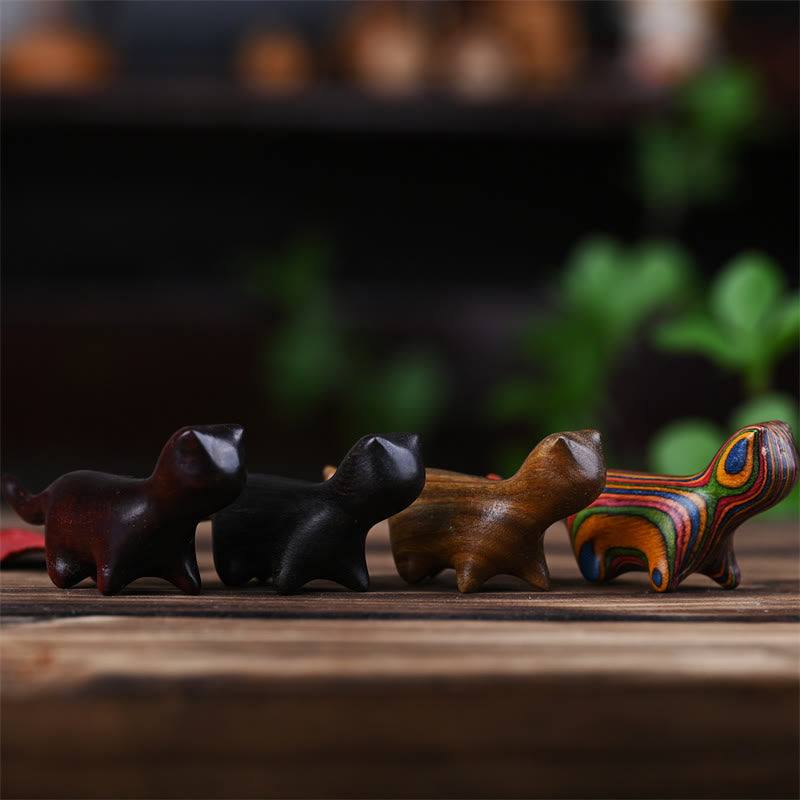 Mini chat porte-bonheur décoratif Foviel en bois de santal vert, bois de santal rouge à petites feuilles, ébène et bois arc-en-ciel