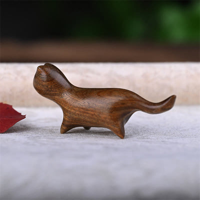 Mini chat porte-bonheur décoratif Foviel en bois de santal vert, bois de santal rouge à petites feuilles, ébène et bois arc-en-ciel