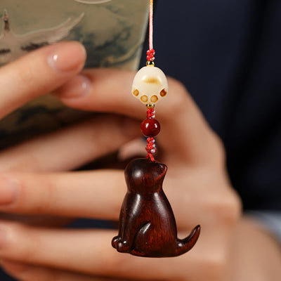 Foviel - Ornement de téléphone à suspendre, chat assis en bois de santal rouge, bois de santal vert et bois de santal à petites feuilles