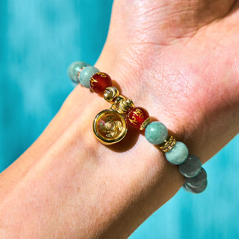 Bracelet porte-bonheur Foviel en jade vert naturel avec motif cyclone Om Mani Padme Hum