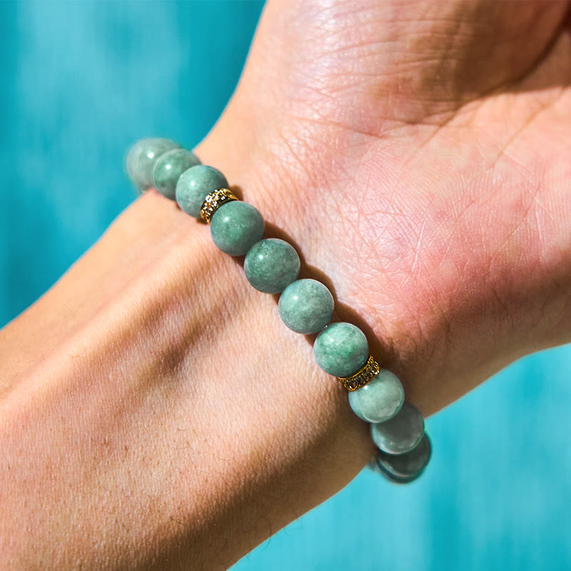 Foviel Natürliche grüne Jade Om Mani Padme Hum Zyklon Charm Glück Armband