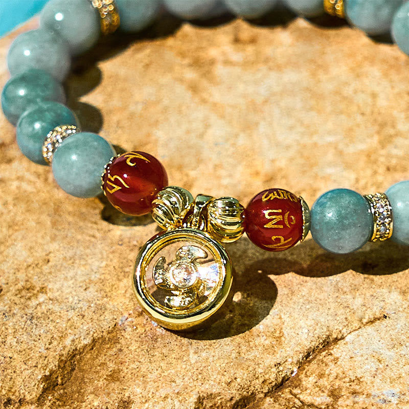 Foviel Natürliche grüne Jade Om Mani Padme Hum Zyklon Charm Glück Armband