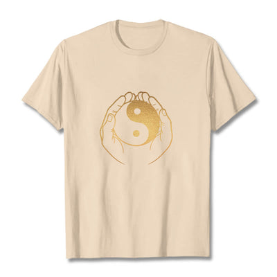 T-shirt Foviel Hands Holding A Golden Yin Yang