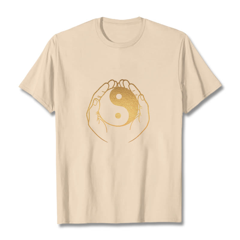 T-shirt Foviel Hands Holding A Golden Yin Yang