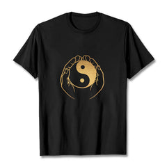 T-shirt Foviel Hands Holding A Golden Yin Yang