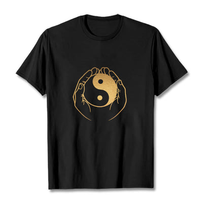 T-shirt Foviel Hands Holding A Golden Yin Yang