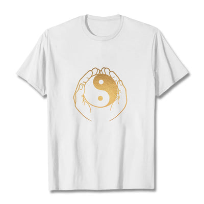 T-shirt Foviel Hands Holding A Golden Yin Yang