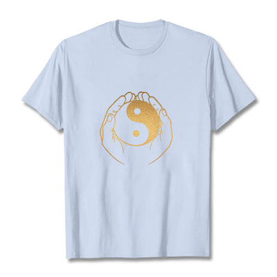 T-shirt Foviel Hands Holding A Golden Yin Yang