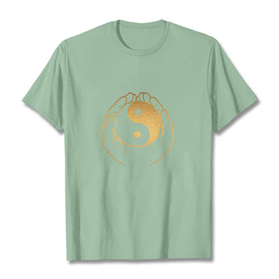 T-shirt Foviel Hands Holding A Golden Yin Yang