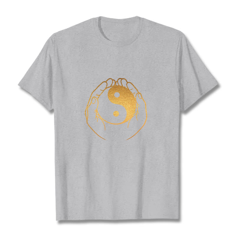 T-shirt Foviel Hands Holding A Golden Yin Yang