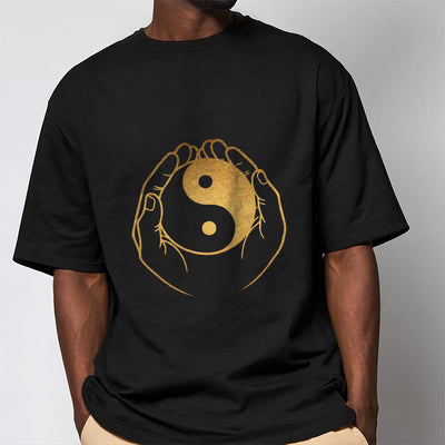 T-shirt Foviel Hands Holding A Golden Yin Yang