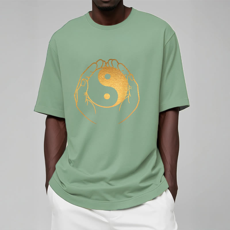 T-shirt Foviel Hands Holding A Golden Yin Yang
