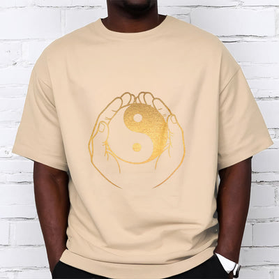 T-shirt Foviel Hands Holding A Golden Yin Yang