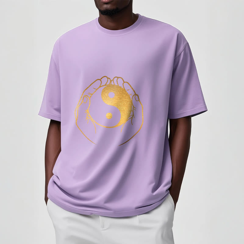T-shirt Foviel Hands Holding A Golden Yin Yang