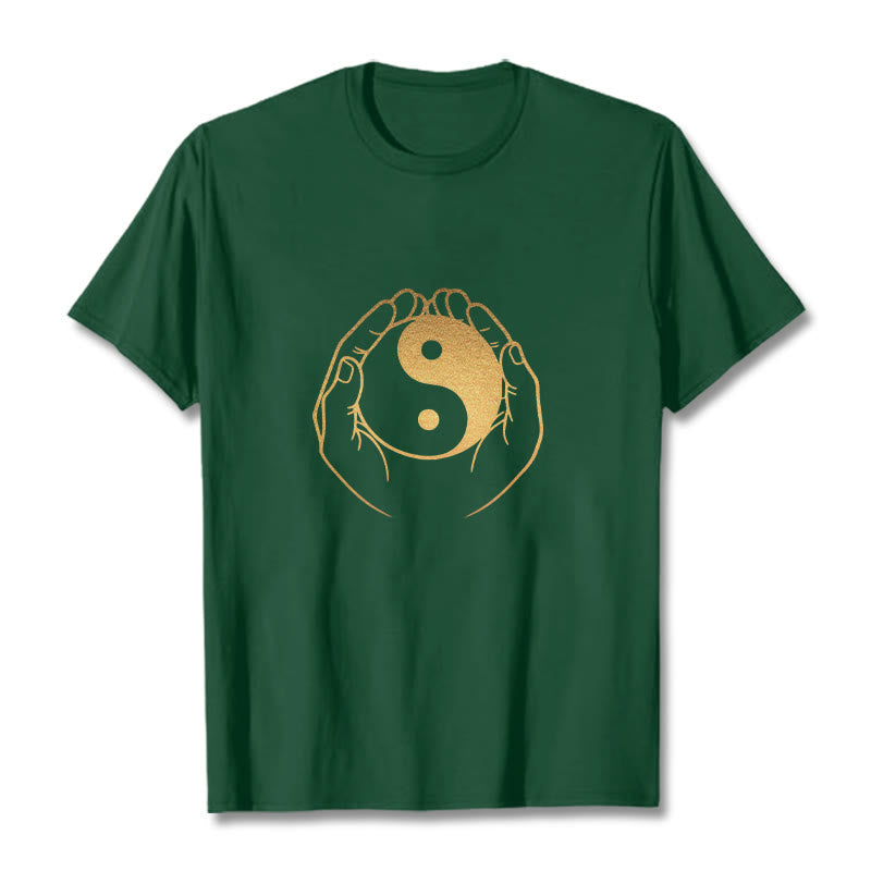 T-shirt Foviel Hands Holding A Golden Yin Yang