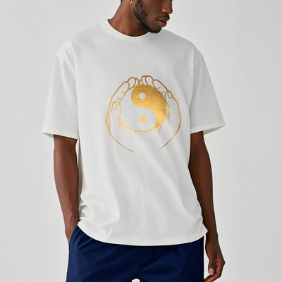 T-shirt Foviel Hands Holding A Golden Yin Yang