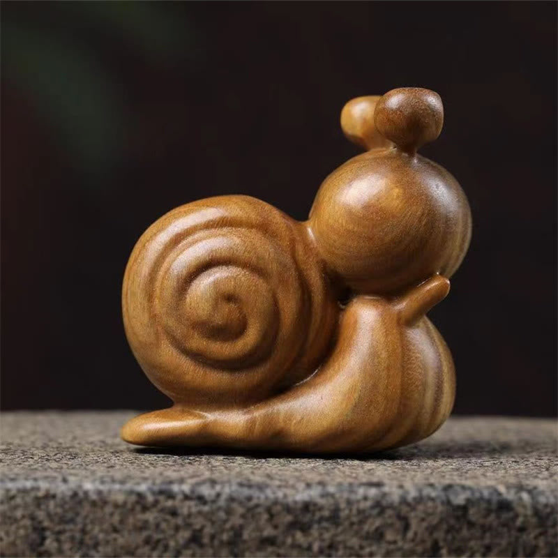 Décoration de bureau Foviel Mini escargot sculpté en bois de santal vert